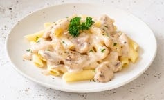 Pasta with white sauce